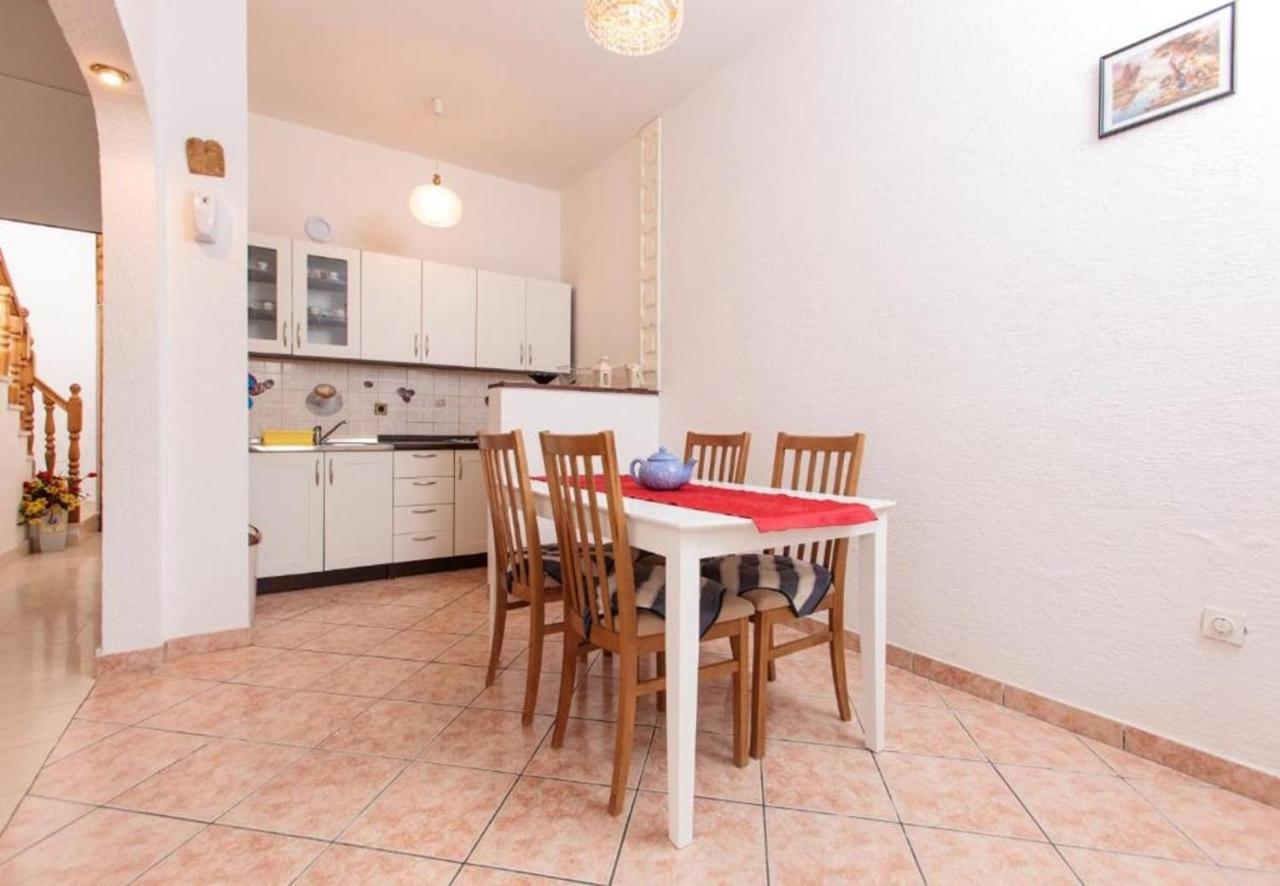 Apartment Knez 1 - 50 M From Beach Podstrana Eksteriør bilde