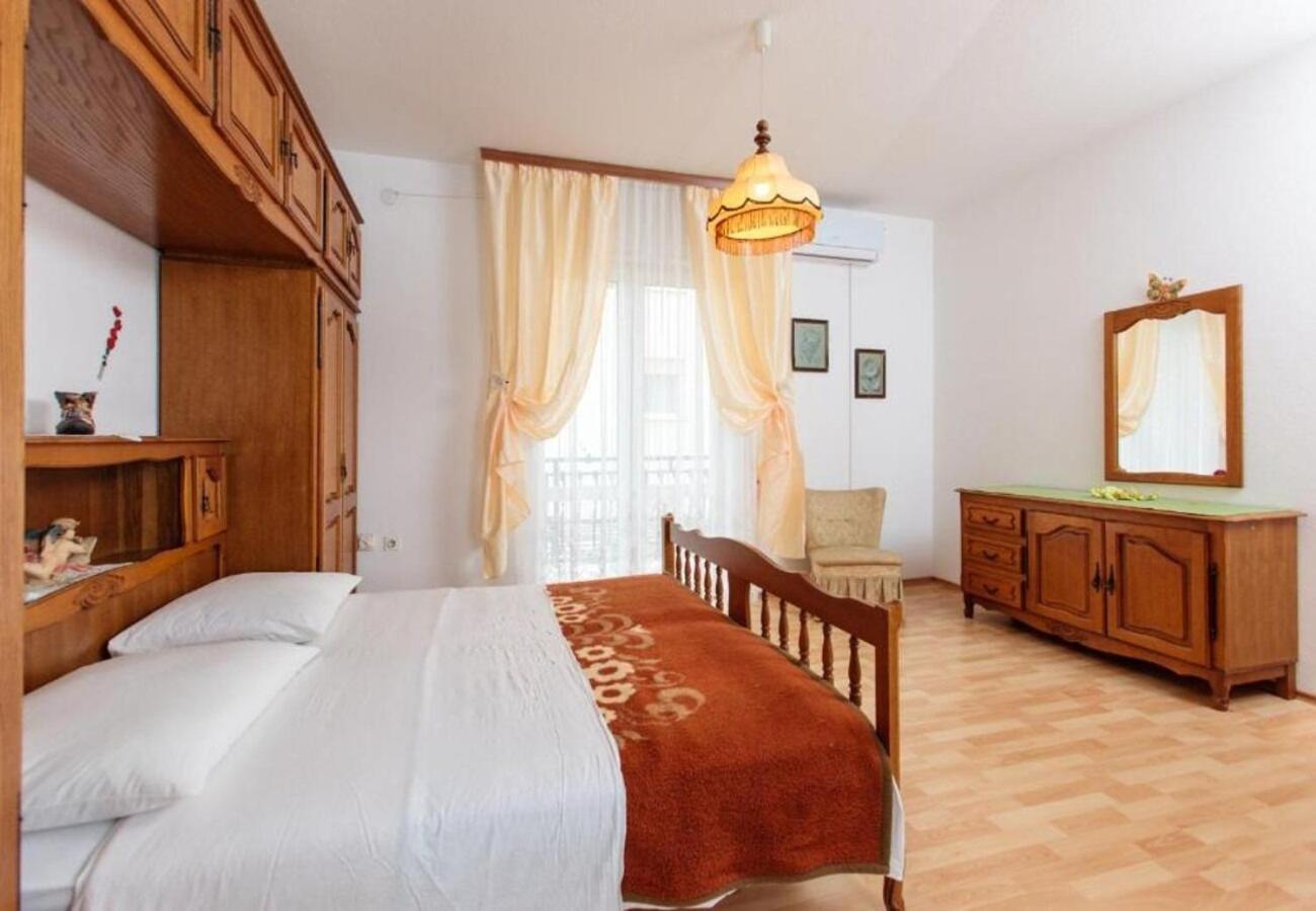 Apartment Knez 1 - 50 M From Beach Podstrana Eksteriør bilde